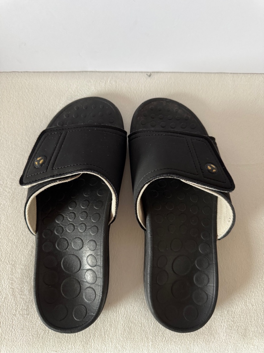 Vionic Kiwi - Unisex Motion Control Orthotic Slide Sandal - Picture 5 of 16